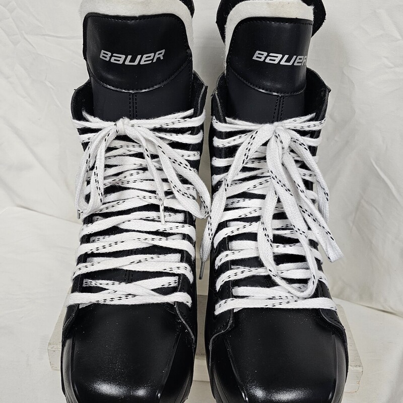 Bauer Supreme 140 Hockey Skates
Senior
Size: 12
pre-owned, melted spot on lower toe box, otherwise like new!