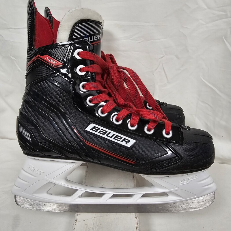 Bauer NSX Hockey Skates<br />
Junior<br />
Size: 5<br />
Excellent pre-owned condition