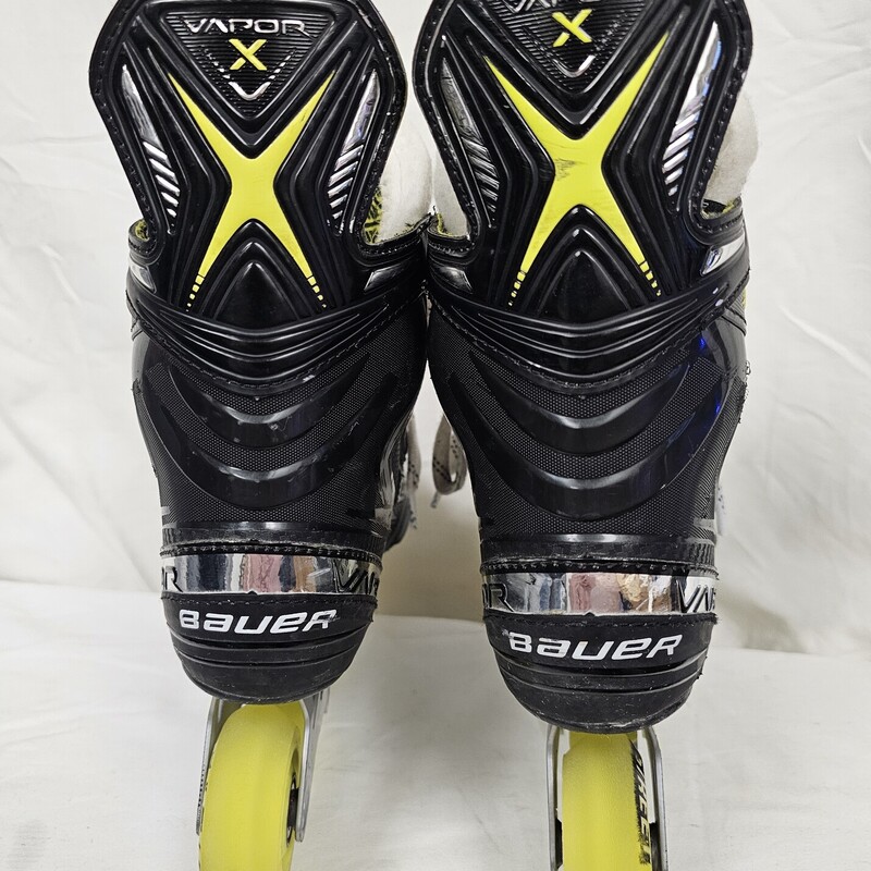 Bauer Vapor X3.5 Roller Hockey Skates<br />
Size: 3<br />
Pre-owned, some wear on wheels and scratches on toe boxes otherwise in great shape!<br />
MSRP $174.99