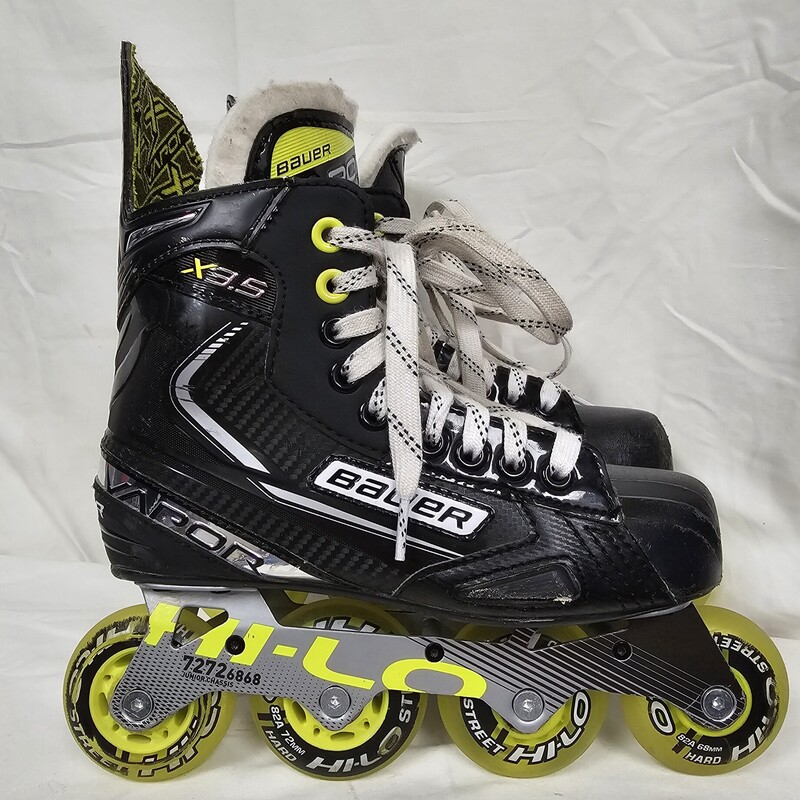 Bauer Vapor X3.5 Roller Hockey Skates
Size: 3
Pre-owned, some wear on wheels and scratches on toe boxes otherwise in great shape!
MSRP $174.99