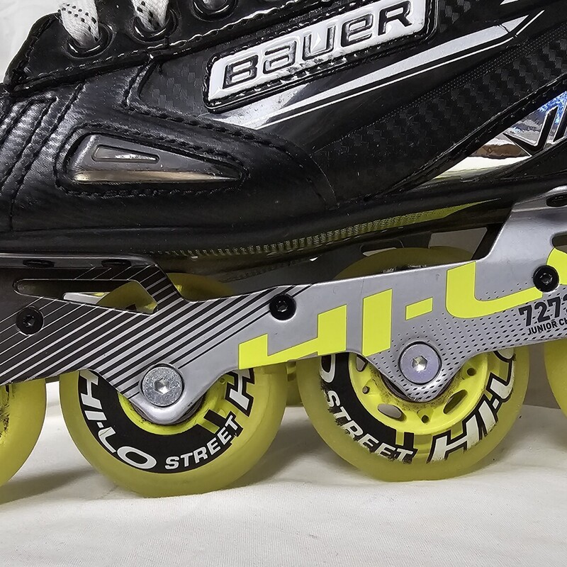 Bauer Vapor X3.5 Roller Hockey Skates<br />
Size: 3<br />
Pre-owned, some wear on wheels and scratches on toe boxes otherwise in great shape!<br />
MSRP $174.99