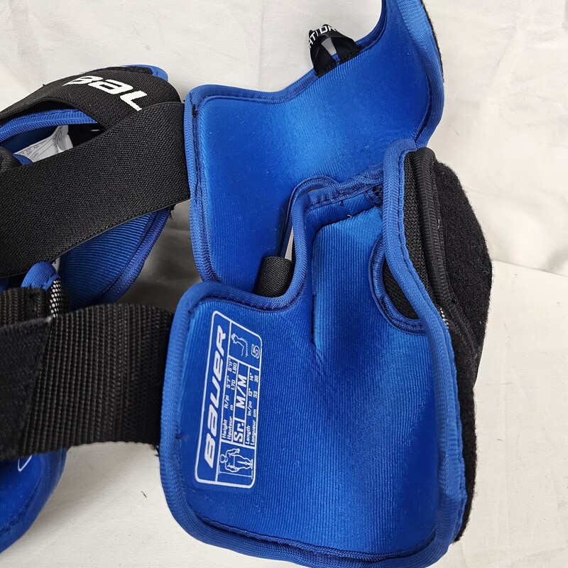 Bauer MS-1 Hockey Elbow Pads<br />
Size: Senior Med<br />
Like New except for initials written on them