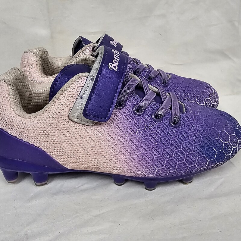 Bom Kinta Girls Soccer Cleats<br />
Purple & Pink<br />
Youth<br />
Size: Y13<br />
Stretch laces and velcro strap<br />
Pre-owned