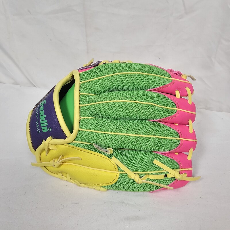 Franklin Mesh-Tek T-Ball Glove<br />
Left Hand Throw<br />
Size: 9.5in<br />
pre-owned in great shape