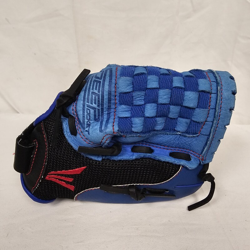 Easton Z-Flex T-Ball Glove<br />
Right Hand Throw<br />
Size: 9in<br />
Pre-owned