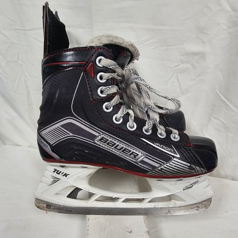 Bauer Vapor X500 Hockey Skates
Size: 3.5
Pre-owned