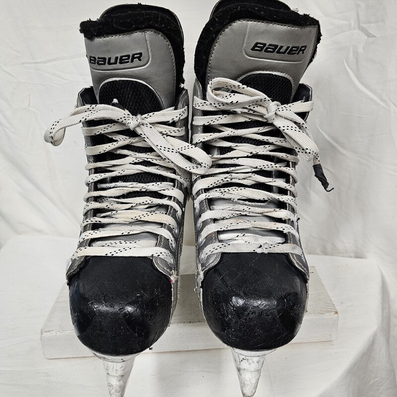 Bauer Vapor X:30 Hockey Skates<br />
Size: 6<br />
Pre-owned