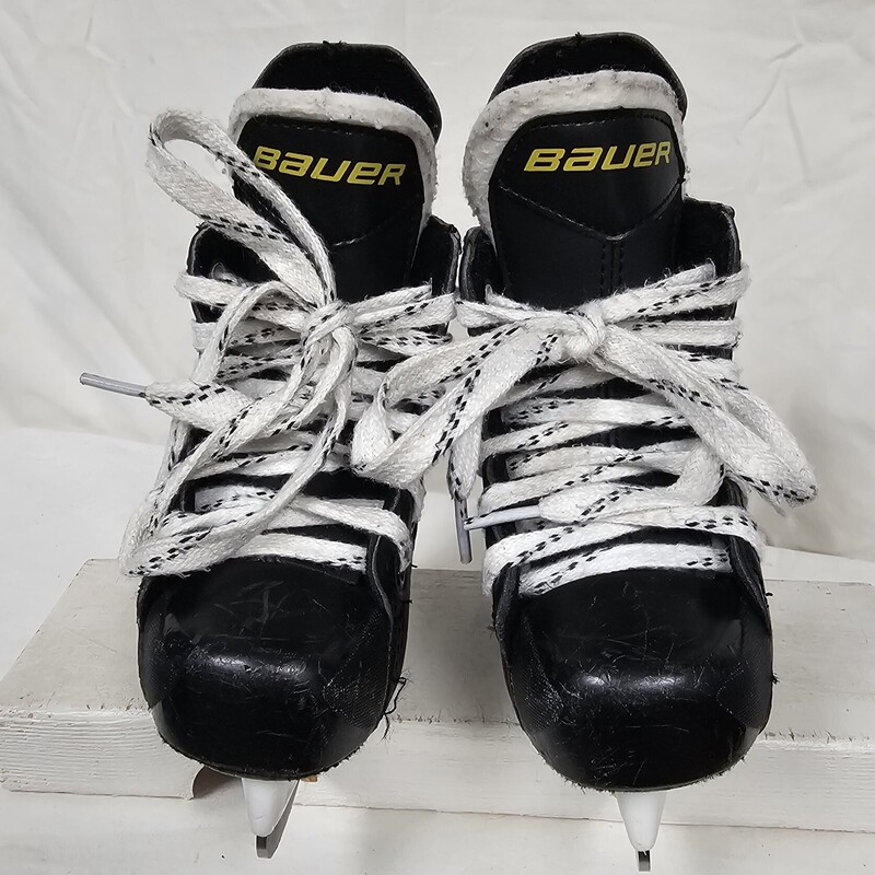 Bauer Supreme S140 Hockey Skates<br />
Youth<br />
Size: Y7<br />
Pre-owned