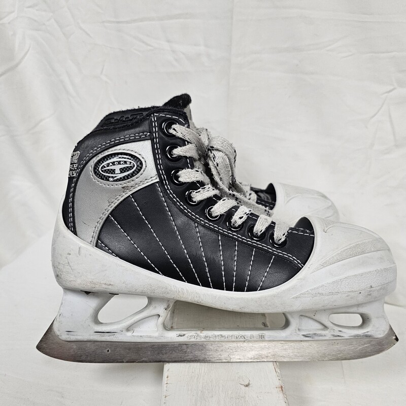 CCM Supre Tacks 652 Goalie Skates
Junior
Size: 1
Pre-owned