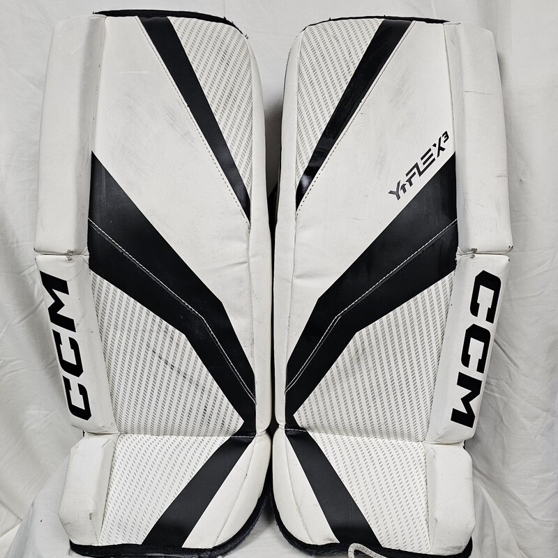 CCM YTFlex 3 Goalie Leg Pads
Youth
Size: 24in.
Velcro Straps
White & Black
Pre-owned