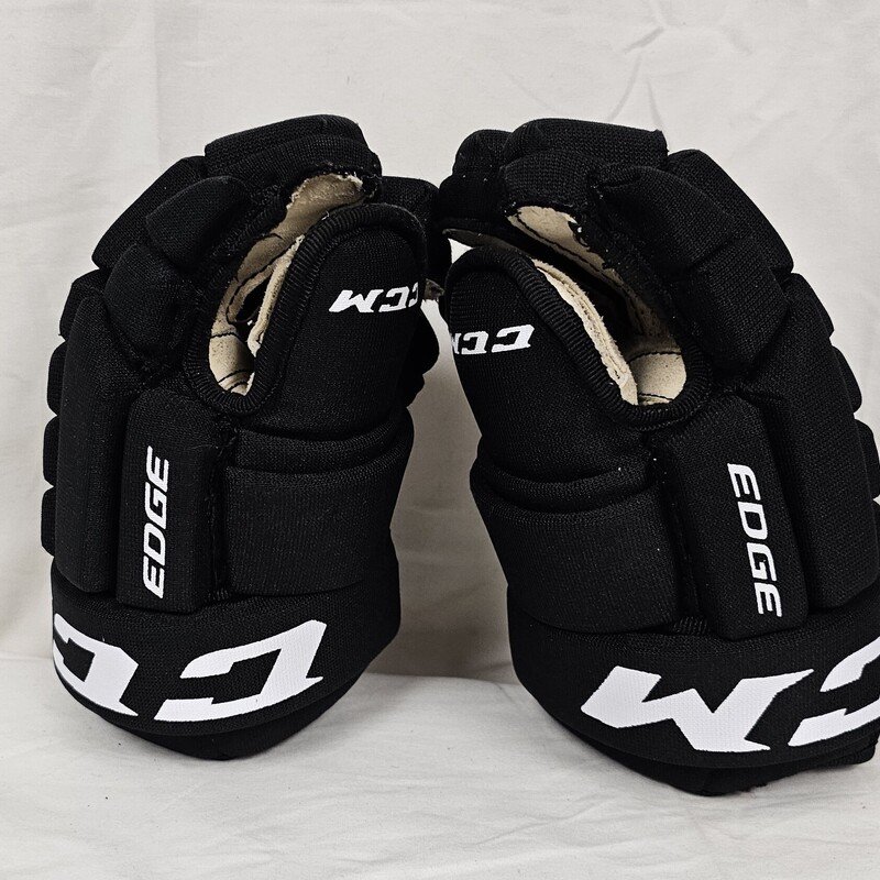 CCM Edge Hockey Gloves
Black
Size: 10in.
Pre-owned