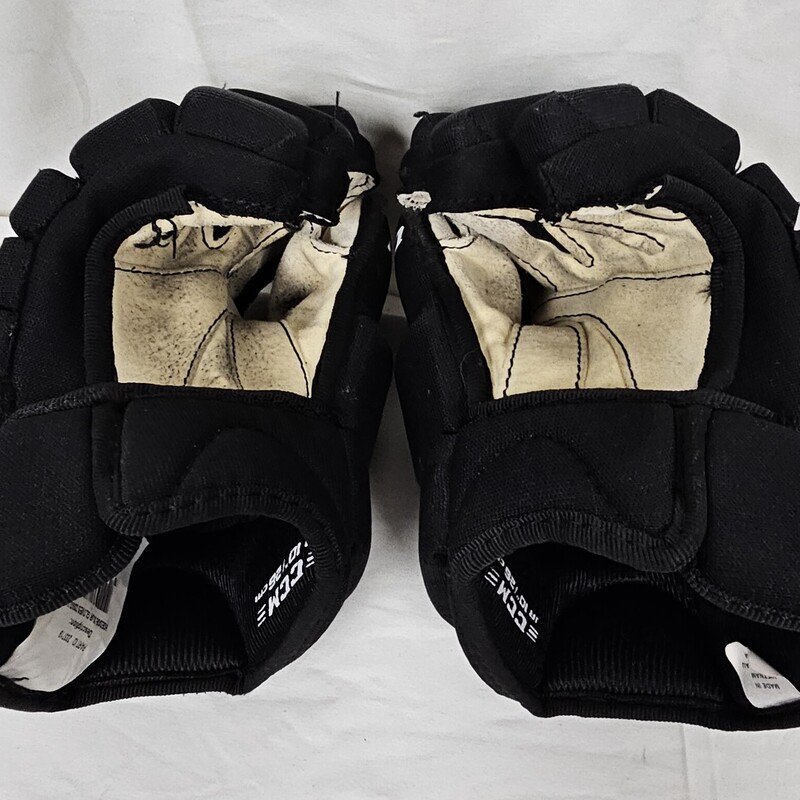 CCM Edge Hockey Gloves
Black
Size: 10in.
Pre-owned