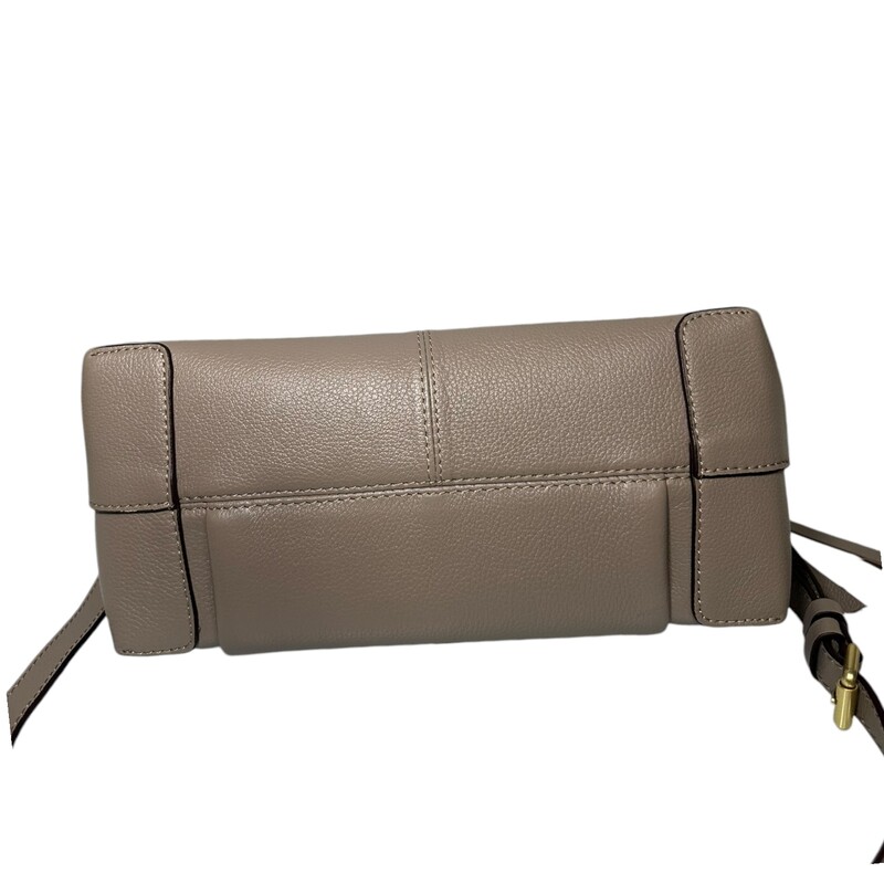 See By Chloe Joan
Taupe
Size: Small
Comes with dust bag