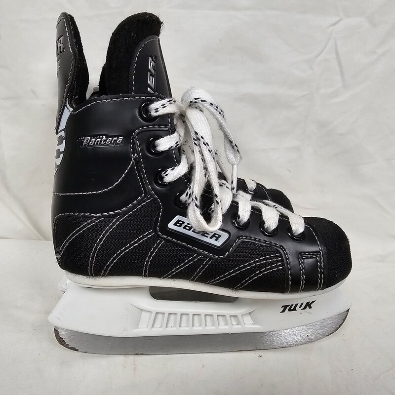 Bauer Supreme Pantera Hockey Skates
Youth
Size: Y10
Pre-owned