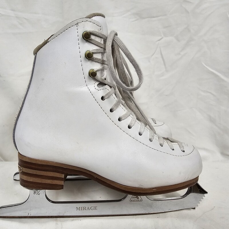 Jackson Ultima 2131 Elle with Mirage Blades Figure Skates
Size: Youth 2 / Width: C
Pre-owned
MSRP $236.95