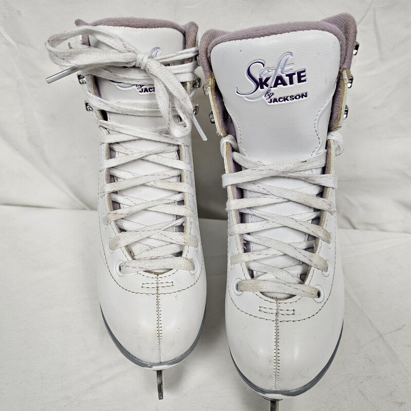 Jackson Ultima Soft Skate Figure Skates
White
Size: 1
Pre-owned in great condition