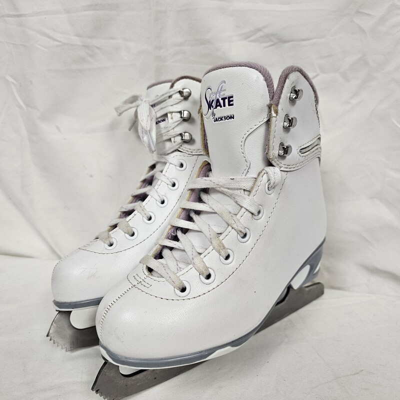 Jackson Ultima Soft Skate Figure Skates
White
Size: 1
Pre-owned in great condition