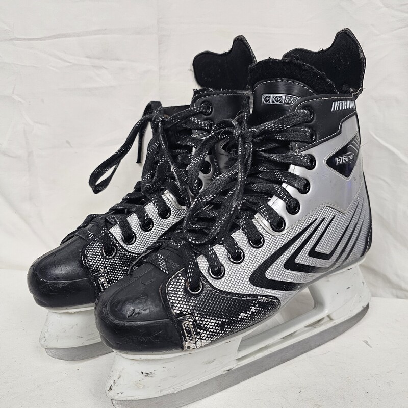 CCM Intruder Hockey Skates
Size: 5
Pre-owned