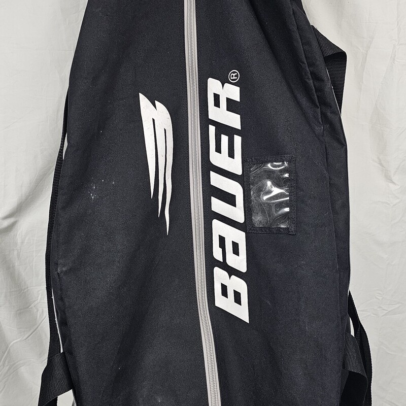 Bauer Supreme Classic Hockey Carry Bag<br />
Black & Gray<br />
Size: Sr<br />
Measures 38in x 18in x 18in<br />
Pre-owned