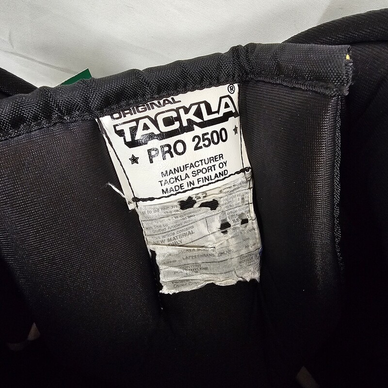 Tackla Pro 2500 Hockey Pants<br />
Black & White<br />
Size: 52  (Sr L)<br />
Pre-owned