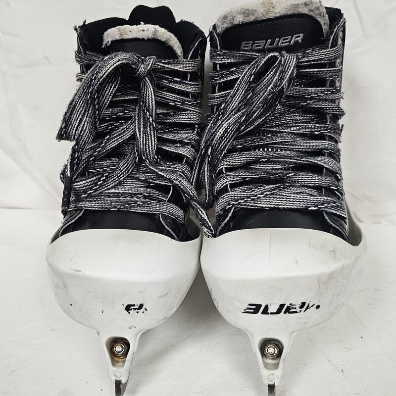 Bauer Elite Goalie Skates<br />
Junior<br />
Size: 2<br />
Pre-owned