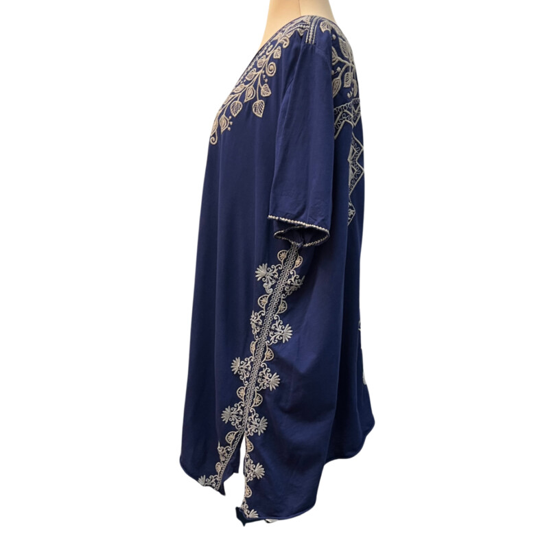 Johnny Was Embroidered Floral Top<br />
Navy, and Cream<br />
Size: 1X