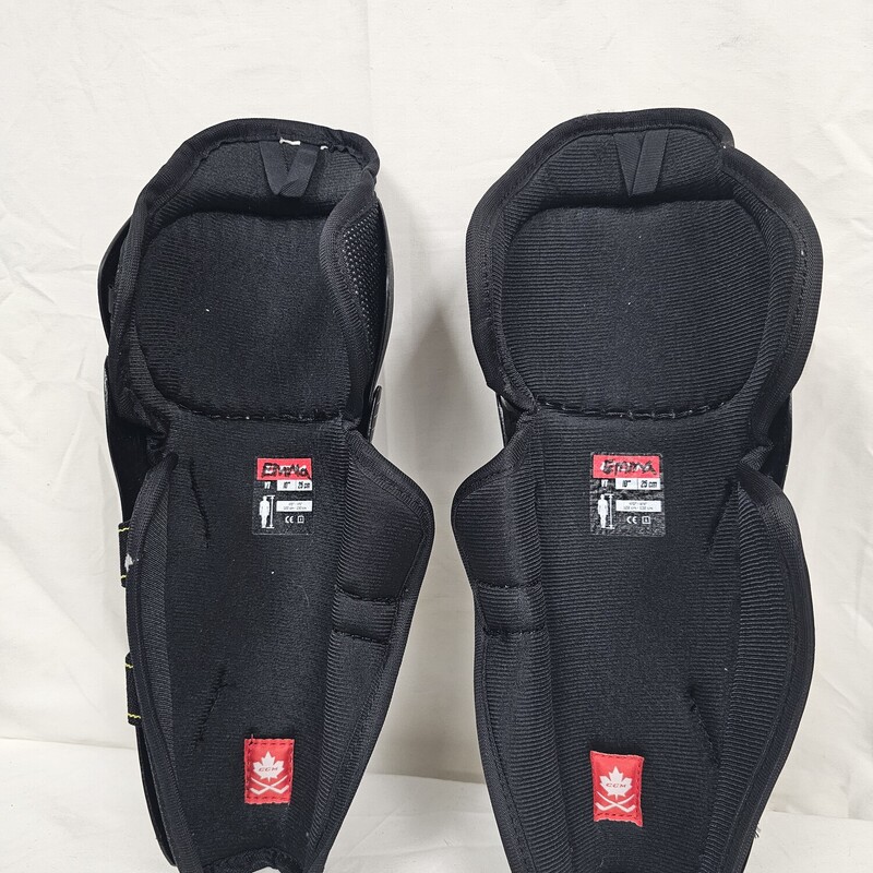 CCM Tacks 9550 Hockey Shin Guards<br />
Size: 10in.<br />
Pre-owned