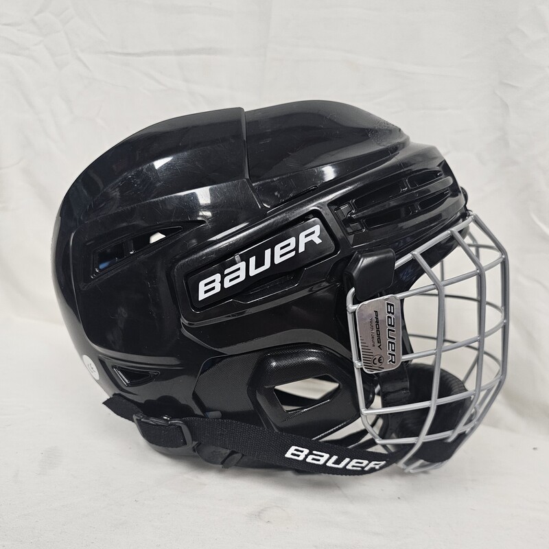 Bauer Prodigy Hockey Helmet Combo<br />
Black<br />
Size: Youth<br />
Certified through December 2028<br />
Pre-owned