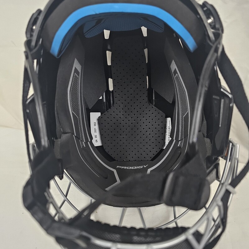 Bauer Prodigy Hockey Helmet Combo<br />
Black<br />
Size: Youth<br />
Certified through December 2028<br />
Pre-owned