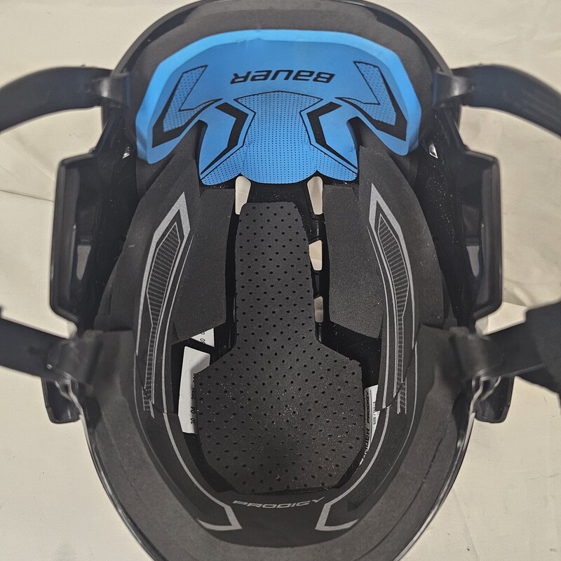 Bauer Prodigy Hockey Helmet<br />
Black<br />
Size: Youth<br />
No Cage<br />
Certified through December 2028<br />
Pre-owned