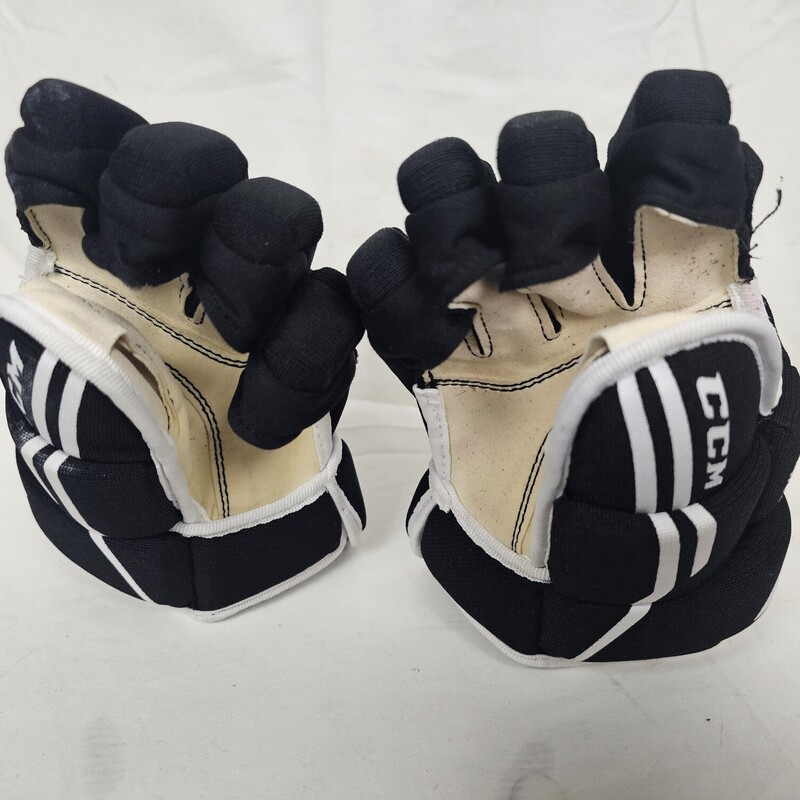 CCM Tacks 4R2 Hockey Gloves
Youth
Size: 9in.
Black & White
Pre-owned in great shape