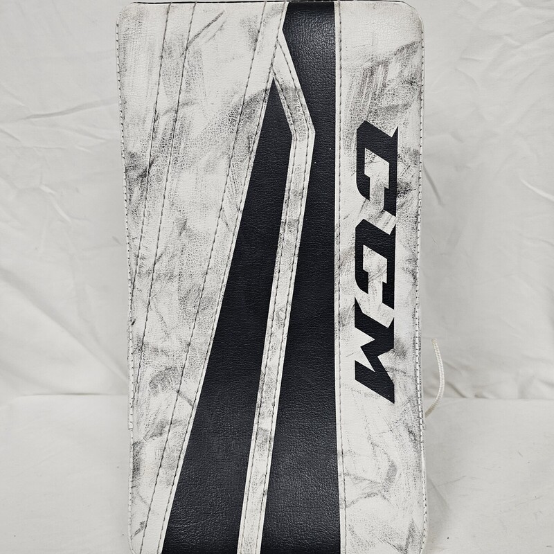 CCM EFlex II 760
Youth Goalie Blocker
Regular Hand (worn on right hand)
pre-owned
White & Black