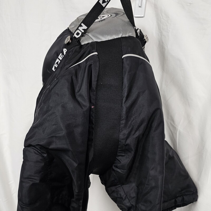 Easton Stealth Hockey Pants
Black
Size: Yth L
Pre-owned