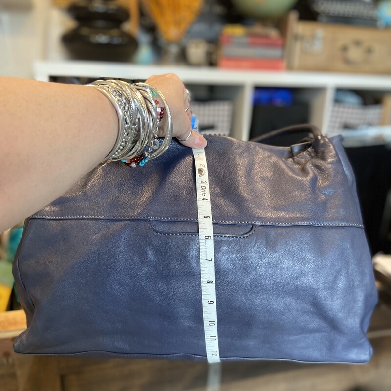 Blue Leather Purse<br />
Blue<br />
Size: R $280