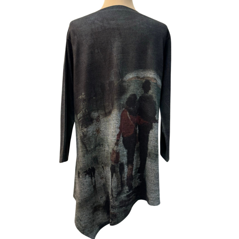 Inoah Tunic Top<br />
Dark Gray with a couple walking in the rain<br />
Size: Medium