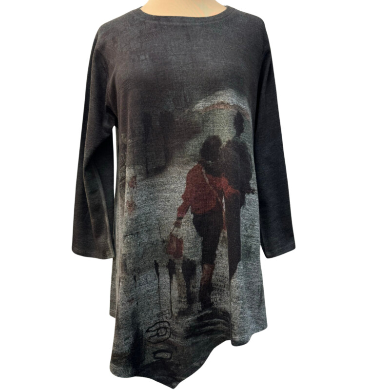 Inoah Tunic Top<br />
Dark Gray with a couple walking in the rain<br />
Size: Medium