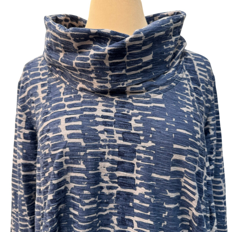 Komil Cowl Tunic<br />
With Pockets<br />
100% Cotton<br />
Navy and Gray<br />
Size: Medium