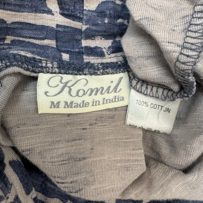 Komil Cowl Tunic<br />
With Pockets<br />
100% Cotton<br />
Navy and Gray<br />
Size: Medium