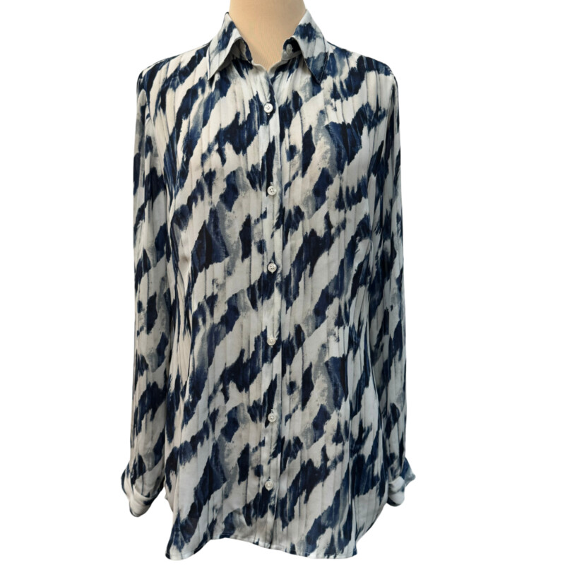 CAbi Moody Blues Blouse<br />
Colors: Cream, Navy, and Gray<br />
Size: Medium