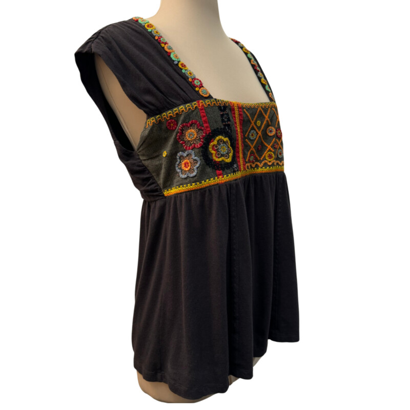 Ex Libris Boho Top<br />
Anthropologie<br />
Embroidered<br />
Colors; Brown, Orange, Marigold,<br />
Gray, Mint, Red, and Yellow<br />
Size: Large