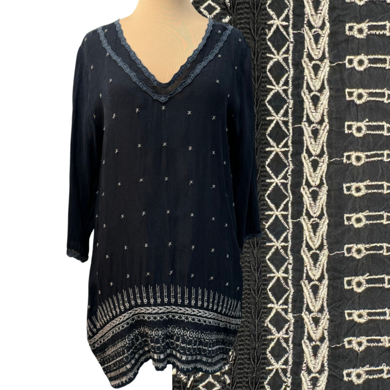 Johnny Was Embroidered Tunic Top
100% Cupra Rayon
Colors: Midnight, Storm Blue, Grey, Cream
Size: Medium