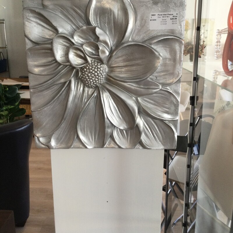 Floral Wall Plaque,
Silver,
Size: 13 X 13 In