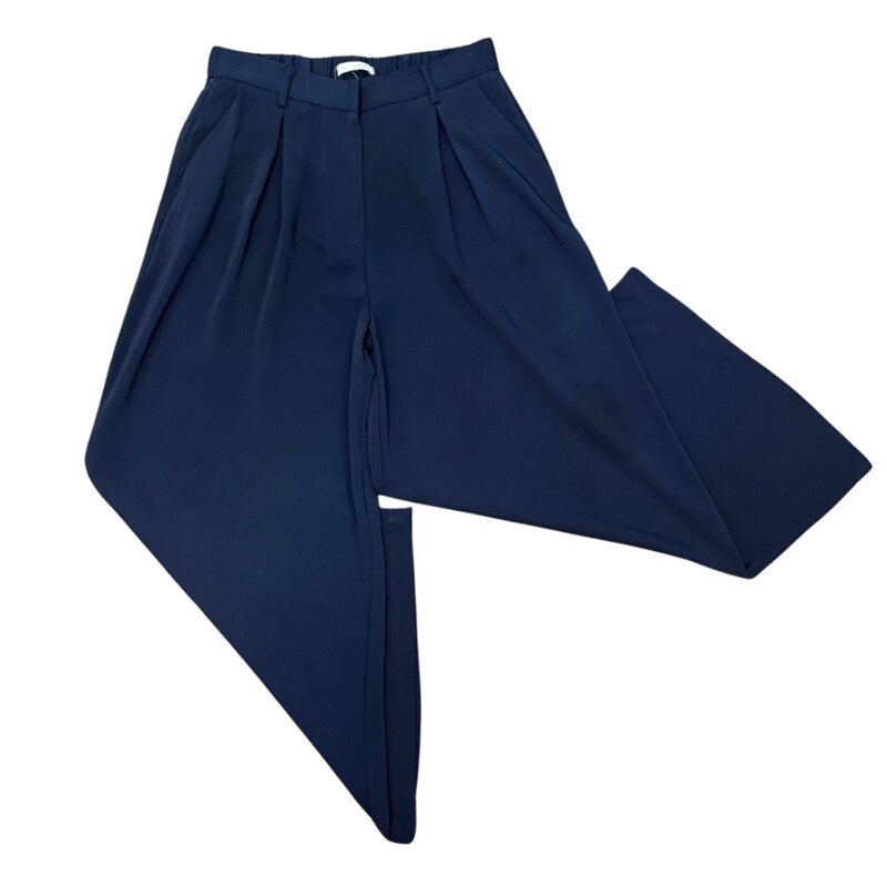 NEW Tronjori Pants<br />
Wide Leg<br />
Color: Navy<br />
Size: Medium Short<br />
100% Polyester