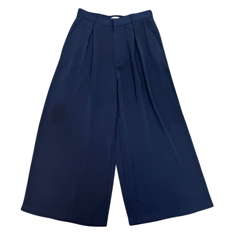 NEW Tronjori Pants<br />
Wide Leg<br />
Color: Navy<br />
Size: Medium Short<br />
100% Polyester