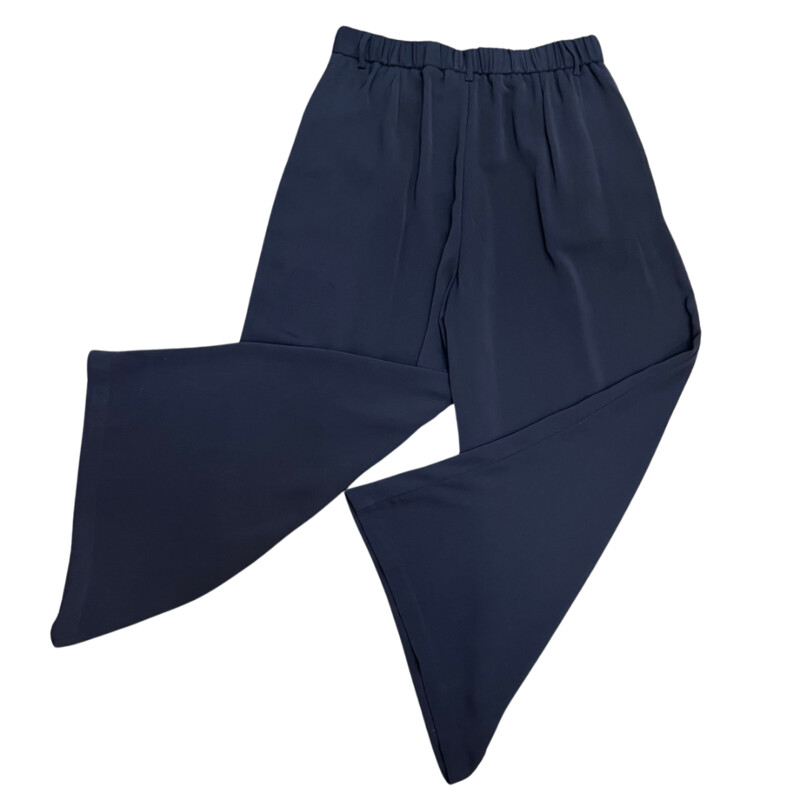 NEW Tronjori Pants<br />
Wide Leg<br />
Color: Navy<br />
Size: Medium Short<br />
100% Polyester