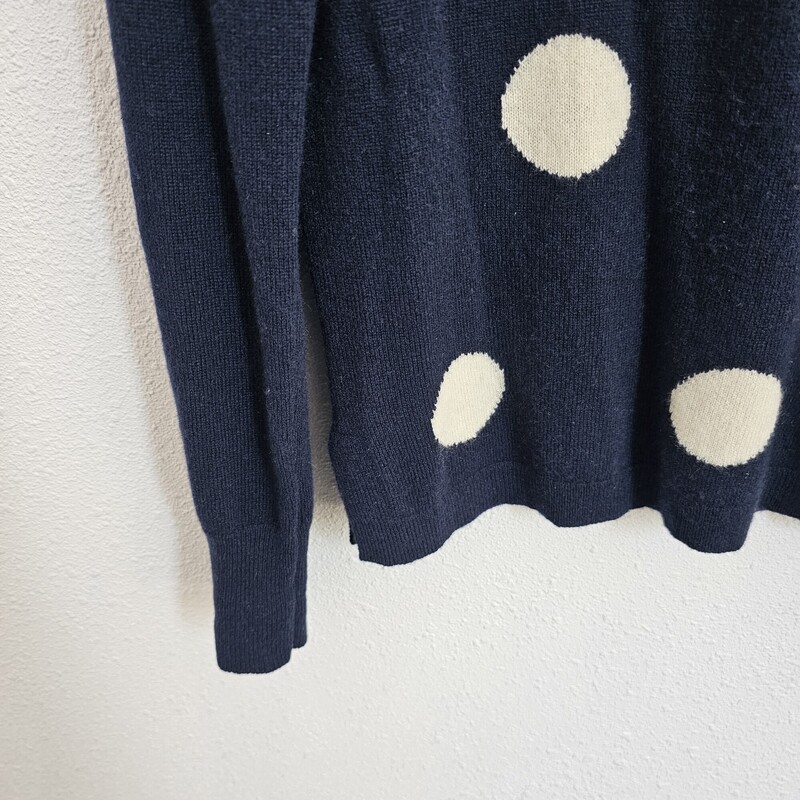 J Crew,<br />
Navy and white<br />
Size: Small