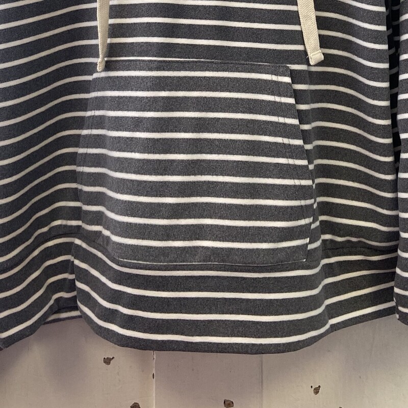 NWT Gy/W Stripe Fleece<br />
Gry/w<br />
Size: 3X