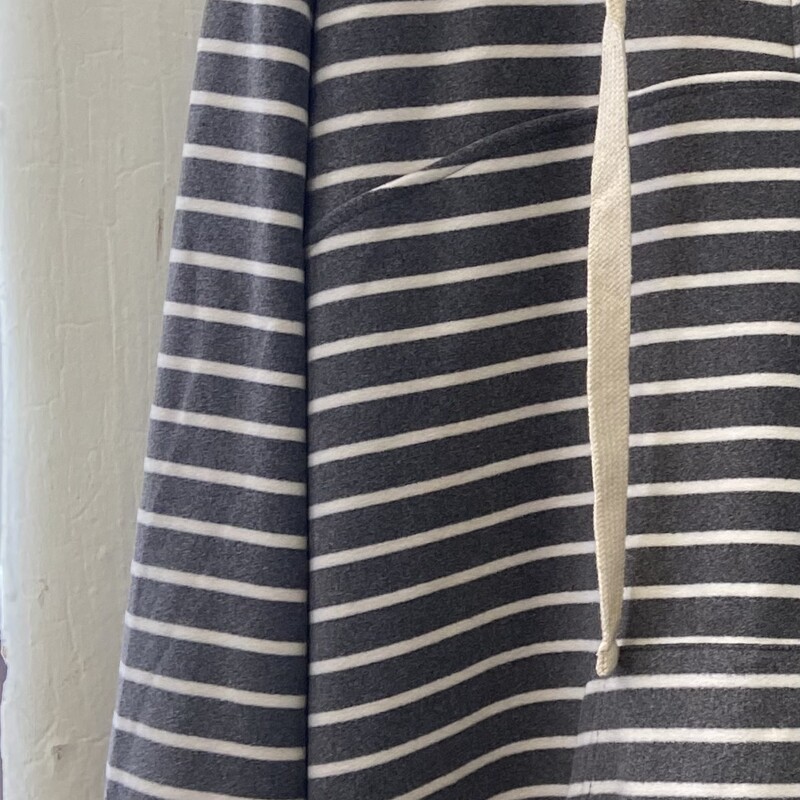 NWT Gy/W Stripe Fleece<br />
Gry/w<br />
Size: 3X