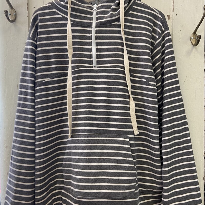 NWT Gy/W Stripe Fleece<br />
Gry/w<br />
Size: 3X