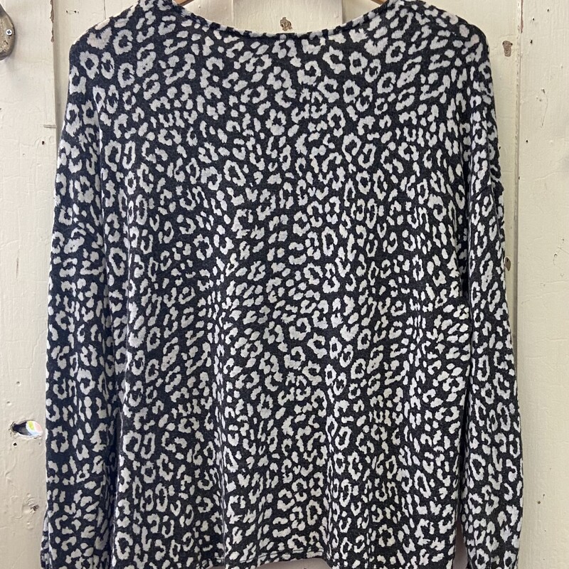 Charc/wt Leop Top<br />
Charc/Wt<br />
Size: L R $79